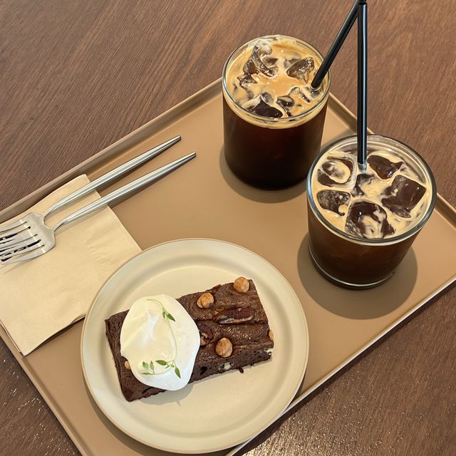 통창뷰가 멋진 커피맛집 사암그레이