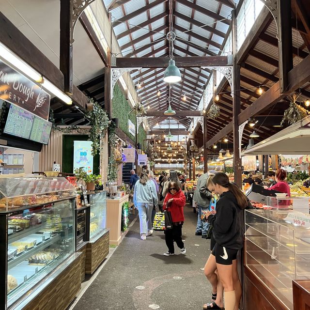 Visit the local shops in Fremantle Markets! 