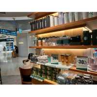 Eat & Shop at Ion Orchard Cafe