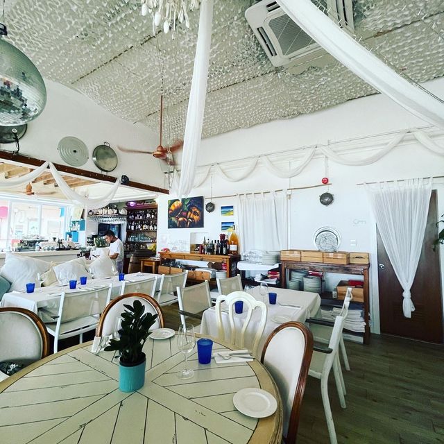 緊鄰著石澳海灘的「Cococabana餐廳」