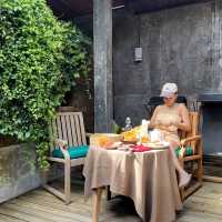 หนีงานมาติดเกาะสมุย