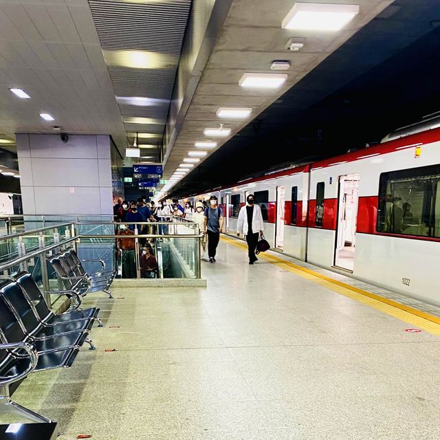เดินทางเร็วขึ้นด้วยรถไฟฟ้าสายสีแดง | กรุงเทพ
