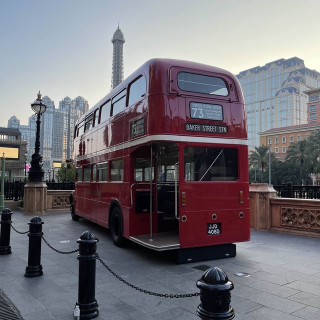 LONDONER DOUBLE DECKER TRANSPORT BUS 