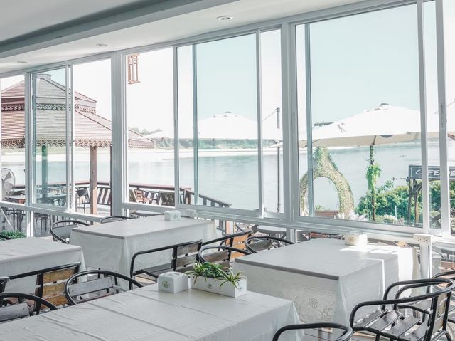 Cafe De River