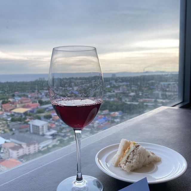 โรงแรม 5 ดาว กลางใจเมืองระยอง Holiday Inn & Suite