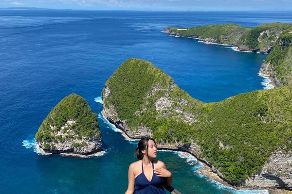 Jinsiy olatni barmoqlar bilan kiritadi