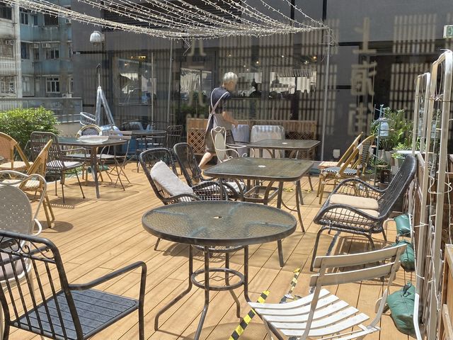 樓上空中花園Cafe✨ Poach 蟲二✨