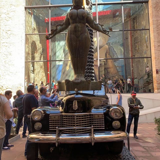 ชมผลงานศิลปะของ Dali ที่เมือง Figueres