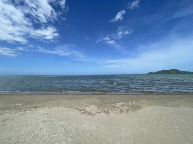 ที่นี่ หาดสามร้อยยอด 
