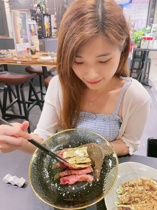 【美食】華麗金箔和牛西冷🐮