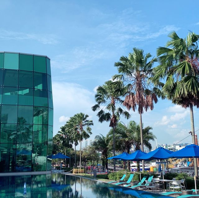 Infinity pool at Sentosa