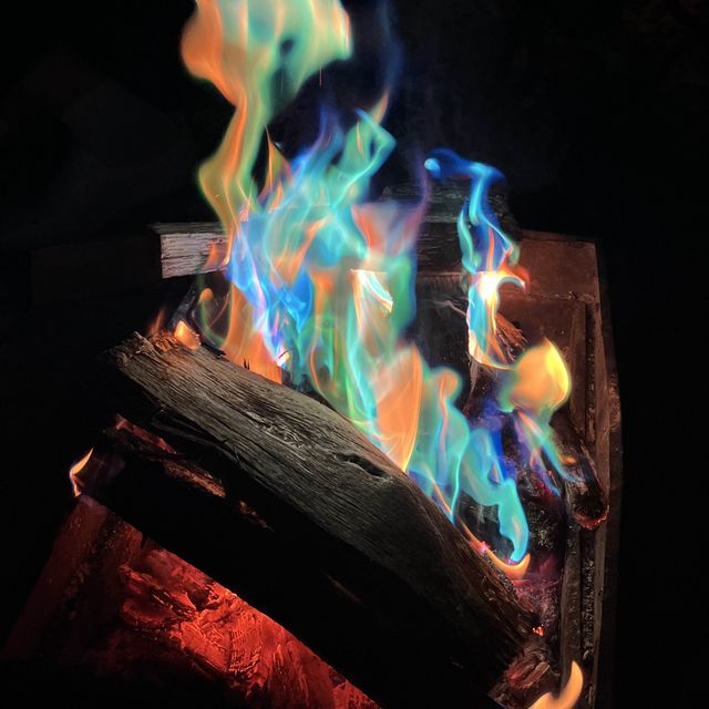 캠핑 장비 없이 캠핑을 즐길 수 있는 강변 글램핑!