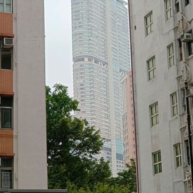全新麥記，戶外大平台，有八張餐桌，正爆！