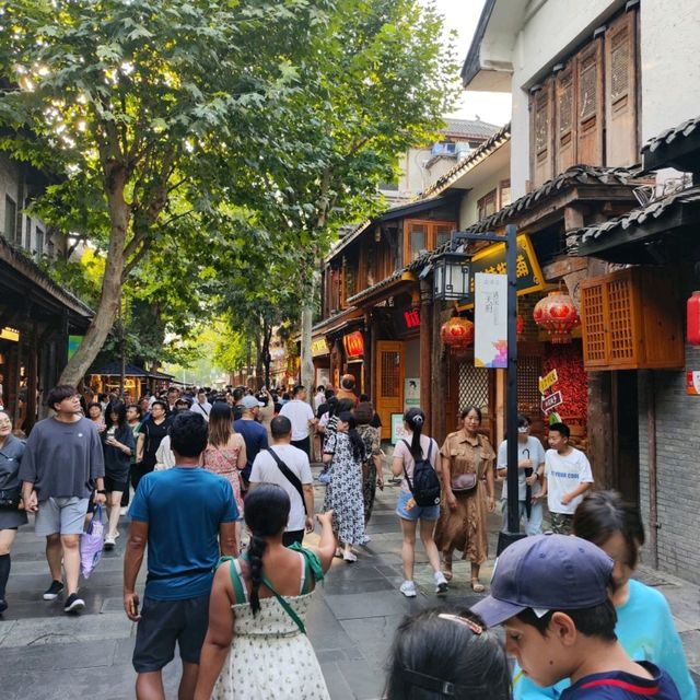 Chengdu Must see Pedestrian treet 👀🥤🎎