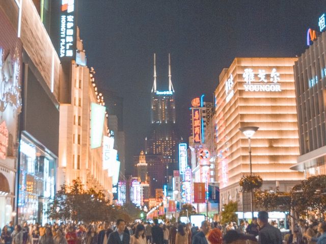 Shanghai at night. the bund lights! 🏙🌃