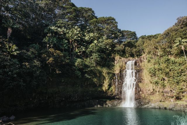 Hawaii 💦 feels so blessed to have a whole waterfall.