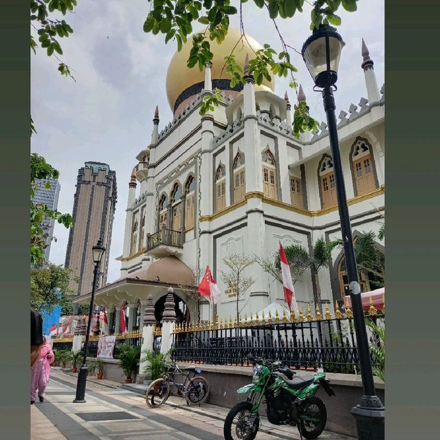 Uniquely Singapore Mosque