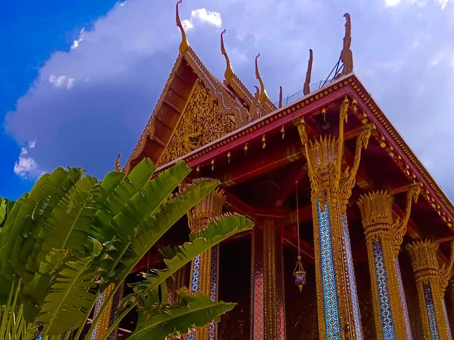 เที่ยววัดสวย พร้อมชมวัง 