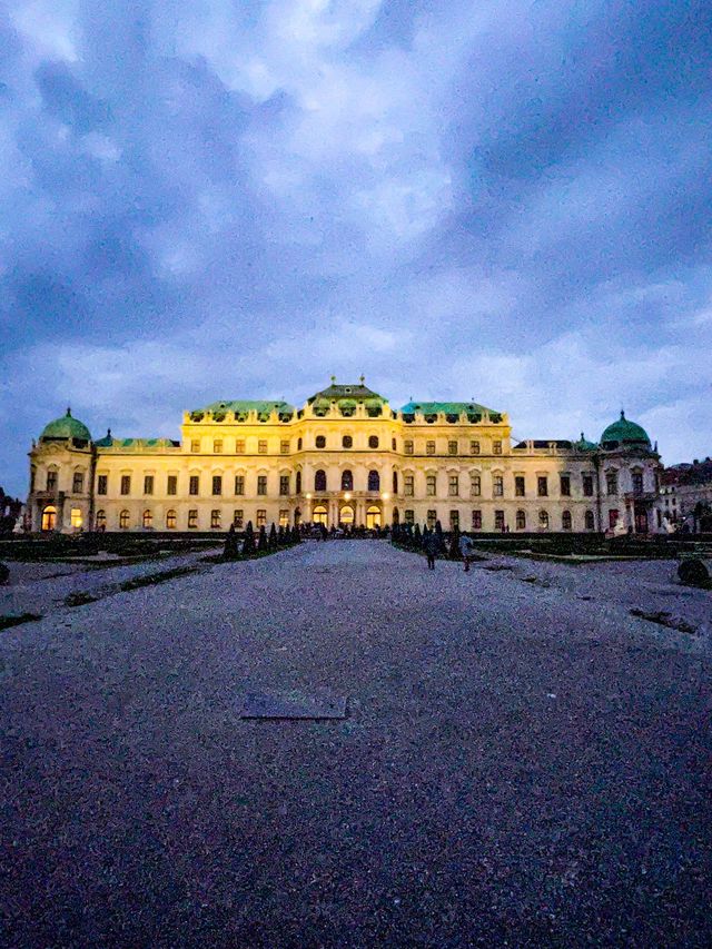 From Day to night at Belvedere Palace ☀️🌚 