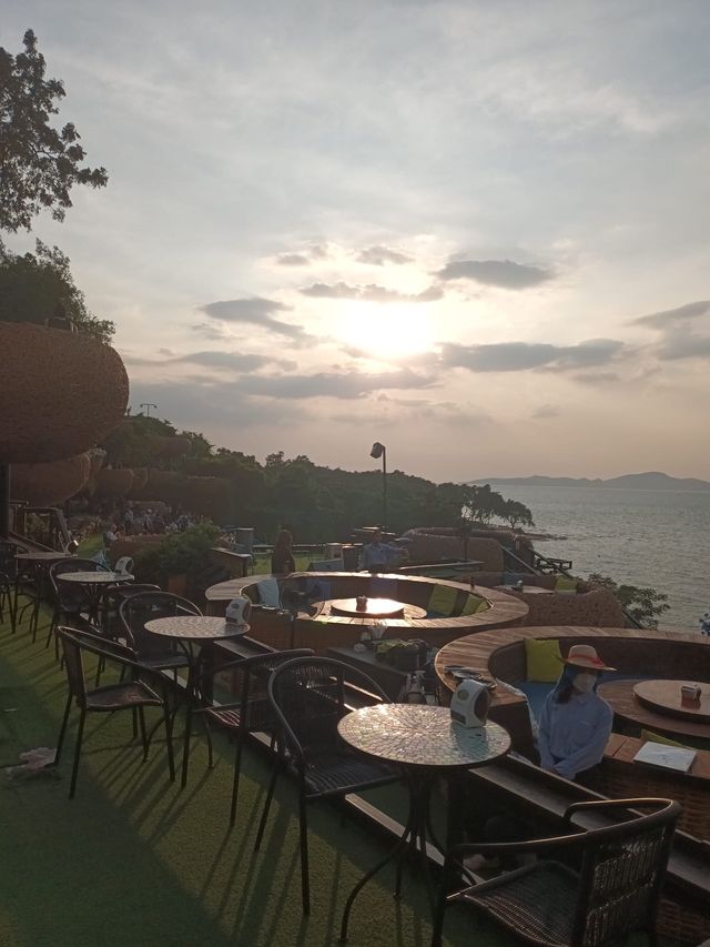 美人魚🧜🏼‍♀️海邊餐廳 ｜ 打卡必到 ｜ 主題式餐廳