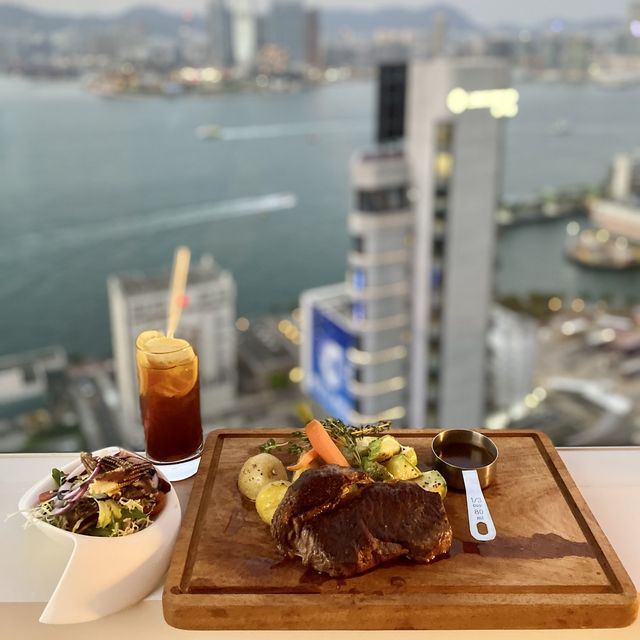 飽覽維港景色 房內嘆熱辣辣晚餐