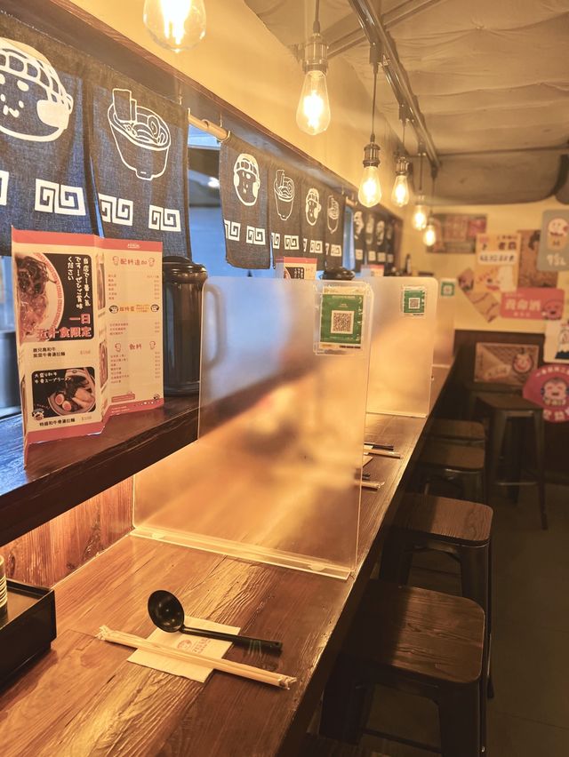 玩具主題，可愛💓大叔，加上期間限定拉麵