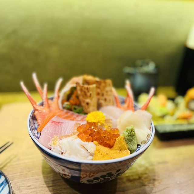 材料豐富嘅蟹丼飯
