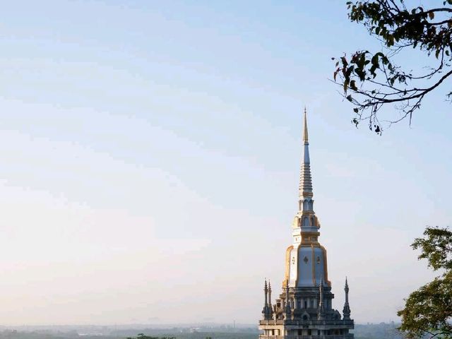 วัดถ้ำเสือ ชมวิวเมืองกระบี่ บันไดสูง 1,237 ขั้น