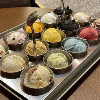 Parnas Mall Baskin Robbins 31, where you can taste 100 different flavors