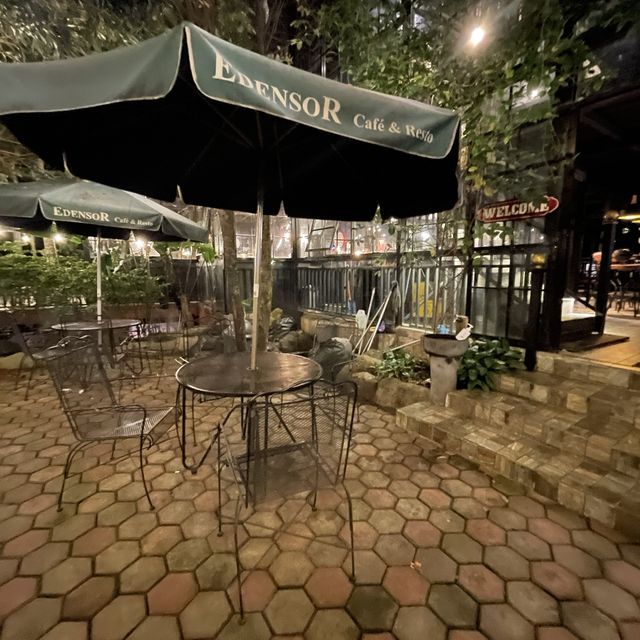 Edensor Hills Villa & Cafe, Sentul