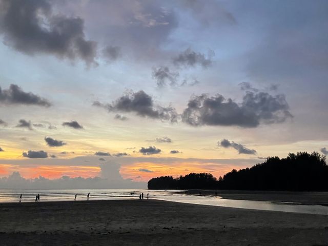 สุดยอดพระอาทิตย์ตกที่ Memories Beach Khaolak