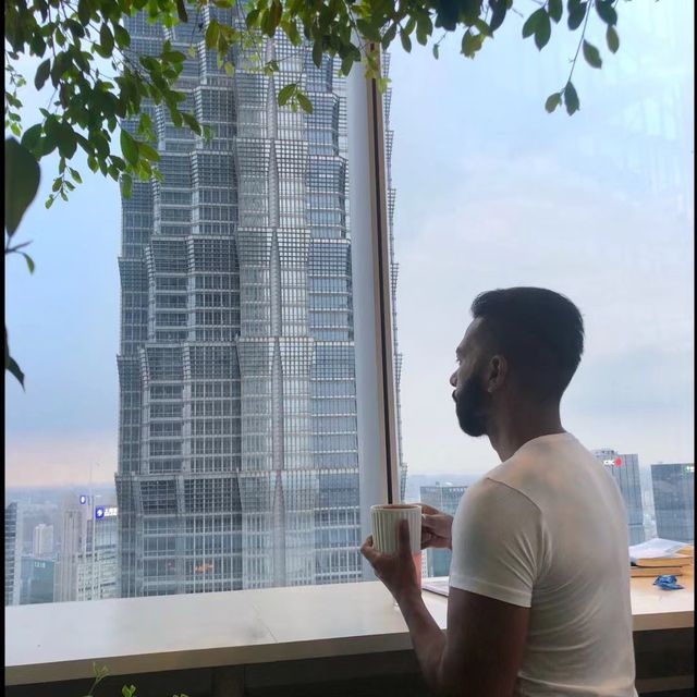 A library in Shanghai Tower! 🤩