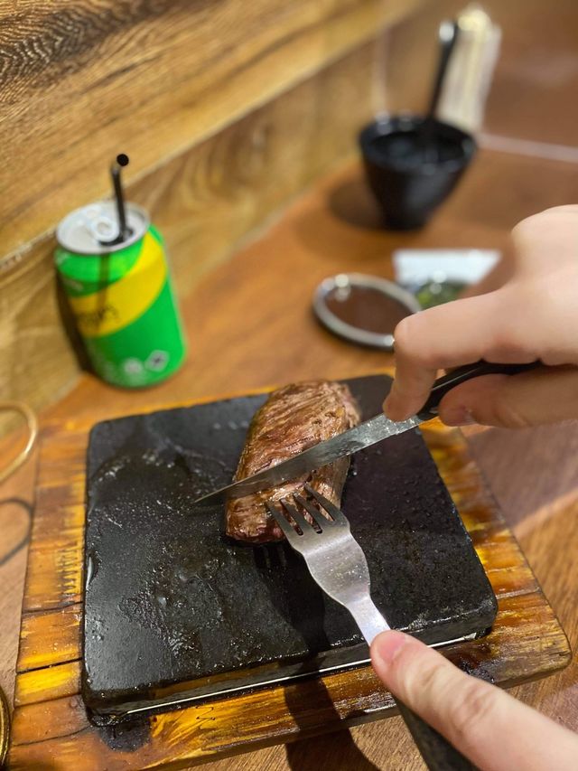 荃灣必食A5和牛鵝肝丼 🍱鐵板熱石牛