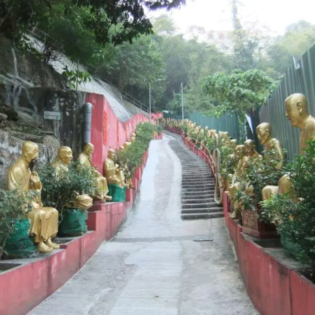 Ten thousand Buddha monastery 