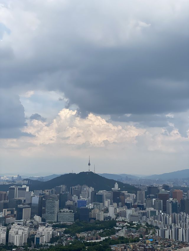 서울 도심 속 데이트 코스와 명산, ‘인왕산’