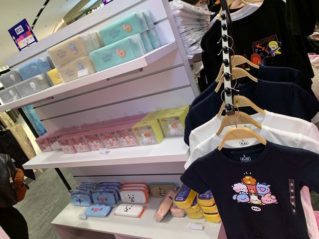 Cute BT21 pop up store 😍! 