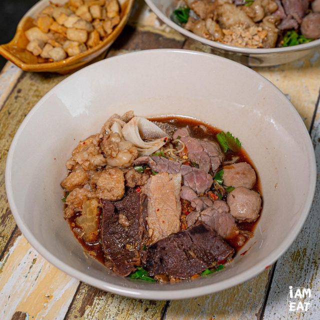ก๋วยเตี๋ยวเรือแท้สุดแซ่บเข้มข้นจัดจ้านย่านนนทบุรี