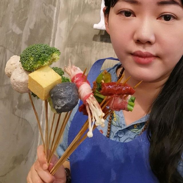 一次過吃到川菜火鍋+燒烤爐+串串燒