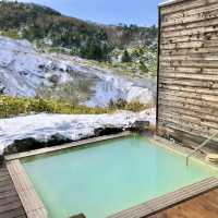 エメラルドの雪見温泉