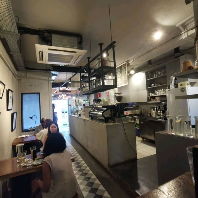 Cozy and green cafe in Tiong Bahru