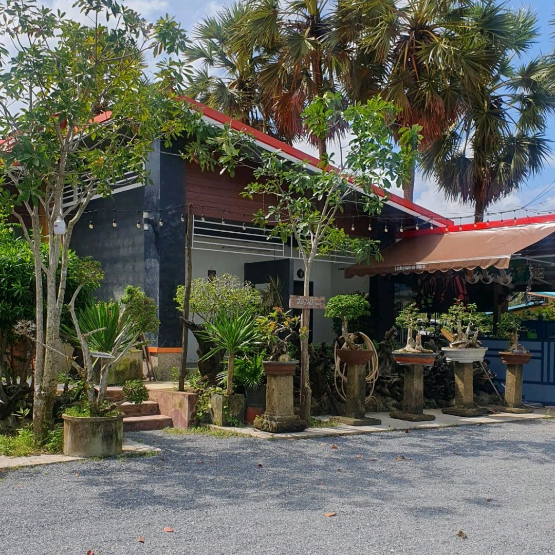Khrua Yok Yor · the exact relaxed waterside restaurant setting