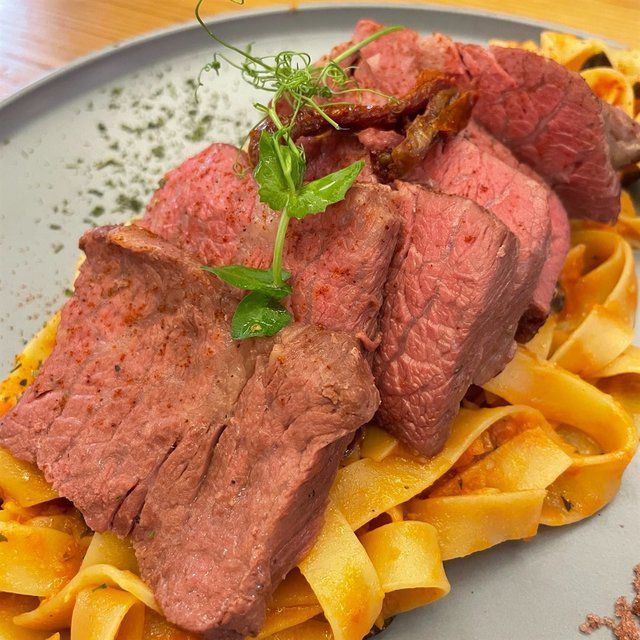推薦食肉獸必嗌既慢煮牛肩肉闊條麵