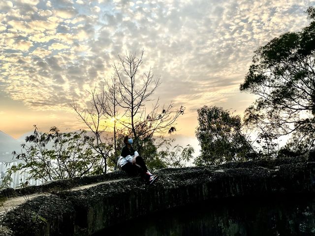 魔鬼山行山｜深入軍事古蹟。遠晀維港景。欣賞日落。巧遇魚鱗雲｜初級行山輕鬆路線兩小時行完！