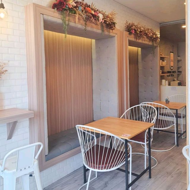 Mongni Cafe' X Khonkaen ここに カフェ 🧋🧋