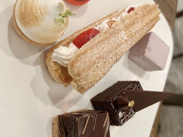 台北自助餐｜喜來登飯店十二廚，甜點精緻好吃，一人還有半隻龍蝦喔