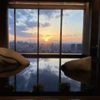 大手町　美しい夕暮れを眺めながらラウンジで素敵なひととき🍷【フォーシーズンズホテル東京大手町】
