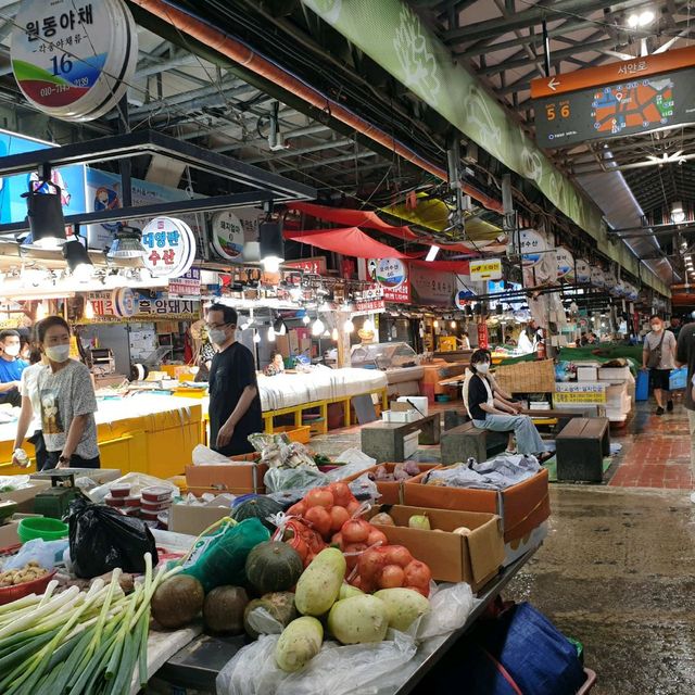 Dongmun Traditional Market 