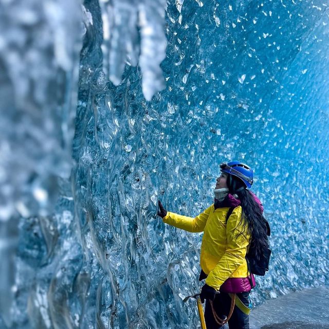 Hang Động Băng xứ Iceland