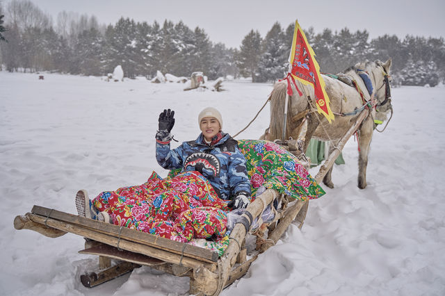 What is it like to ride a 30,000 yuan ice and snow train?