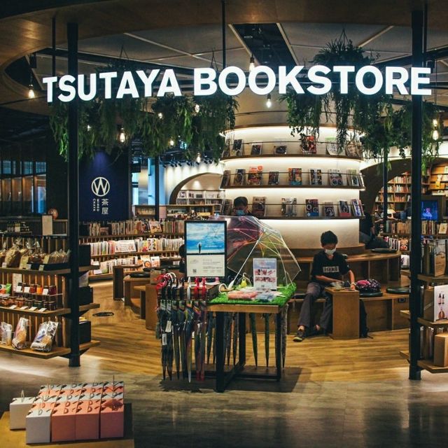 TSUTAYA BOOKSTORE 蔦屋書店南港店